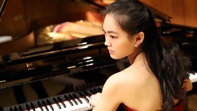 Vicky Yinyu Lam, Piano